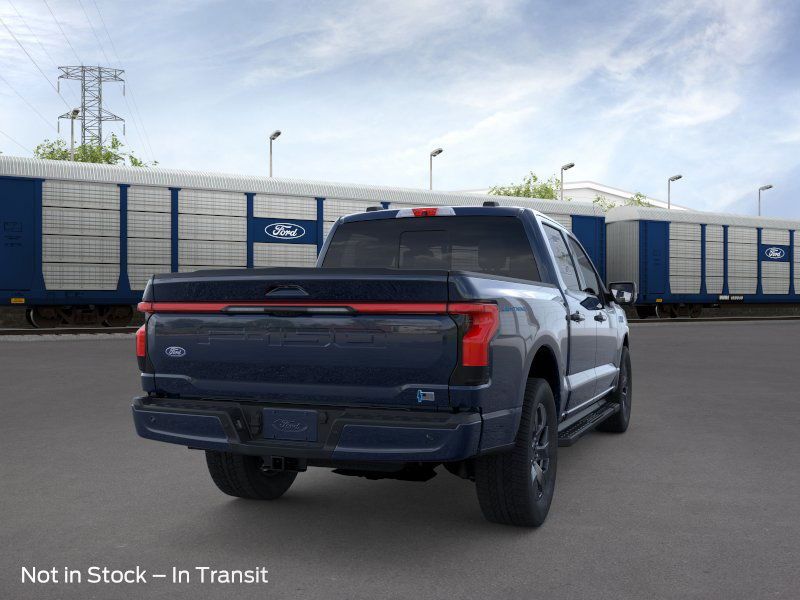 2025 Ford F-150 Lightning Lariat photo 8
