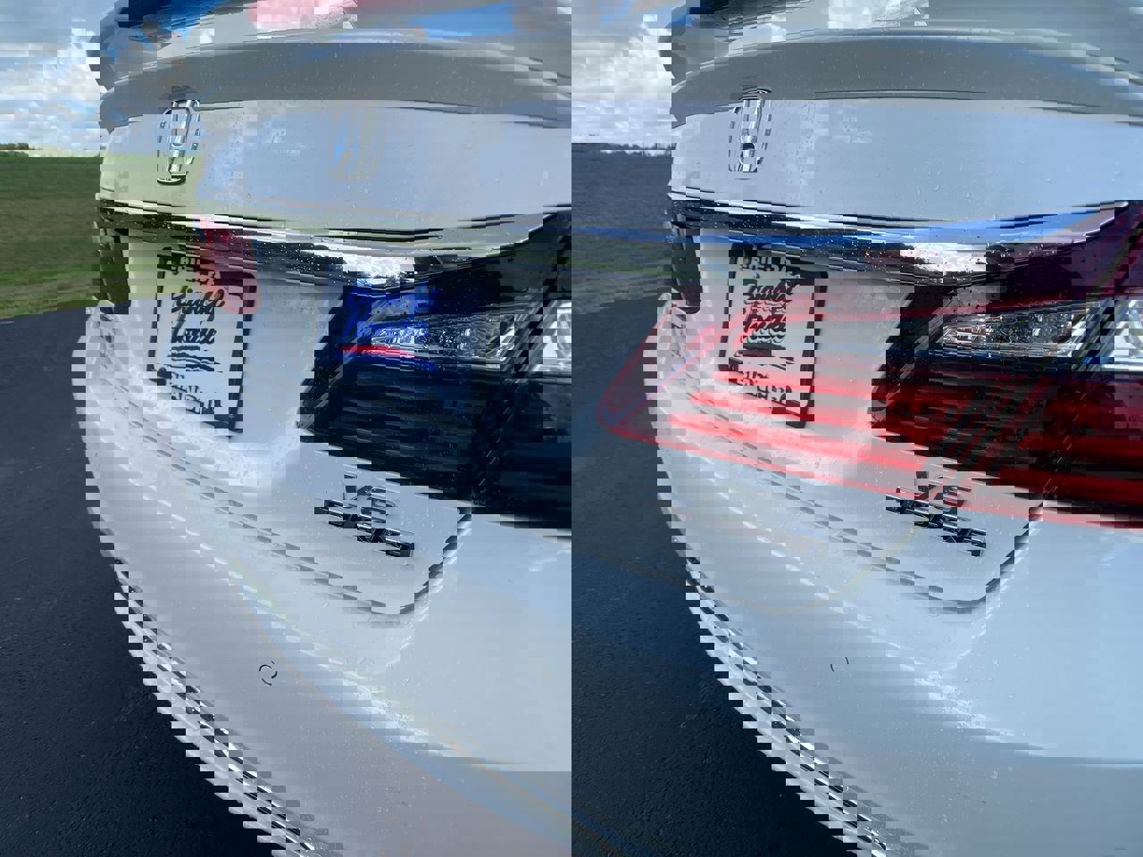 2017 Honda Accord Touring photo 26