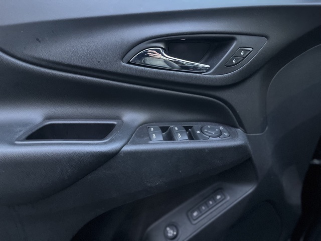 2020 Chevrolet Equinox LT photo 3