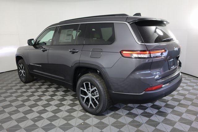 2025 Jeep Grand Cherokee Limited photo 3