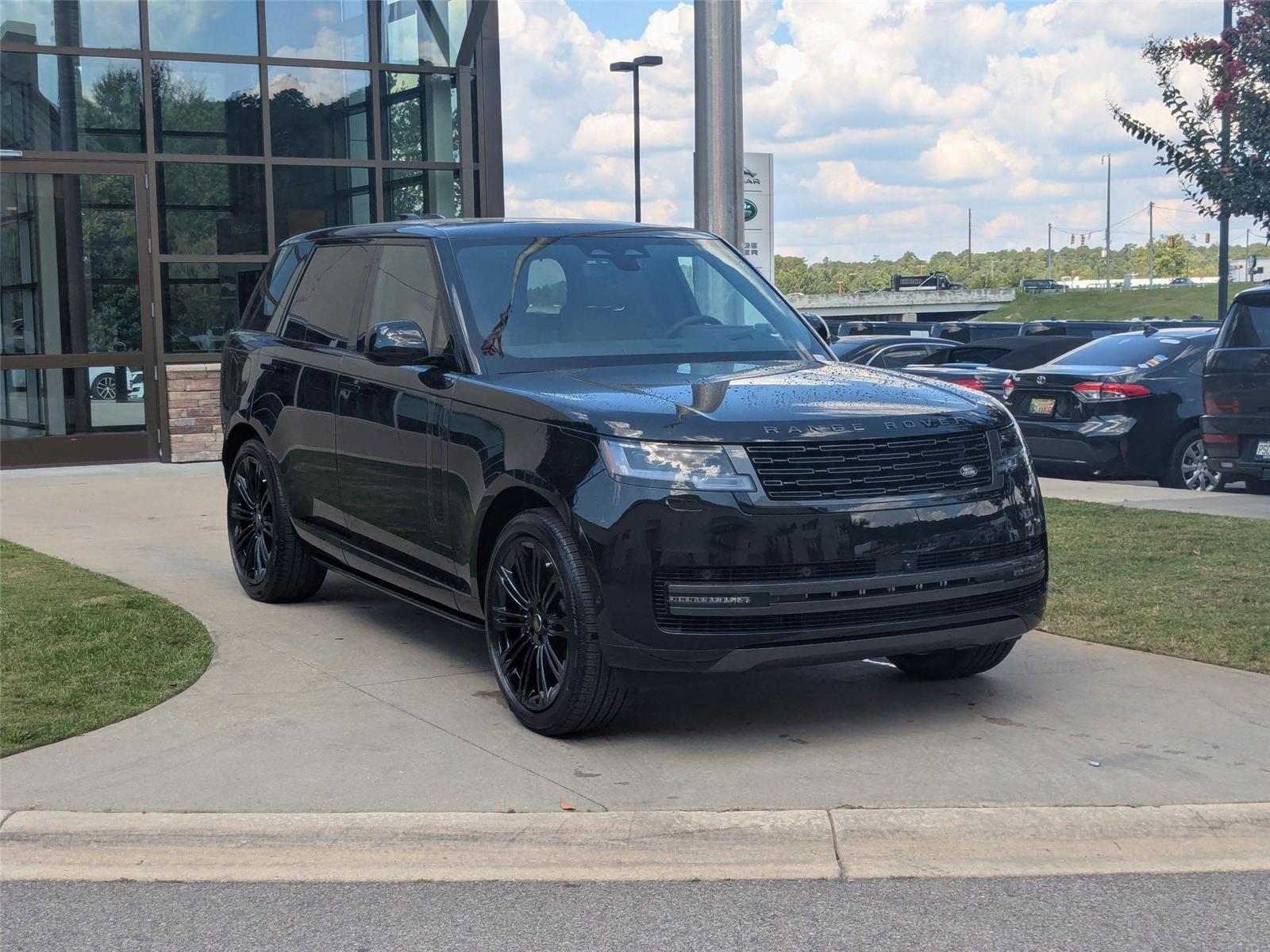 2025 Land Rover Range Rover SE photo 3