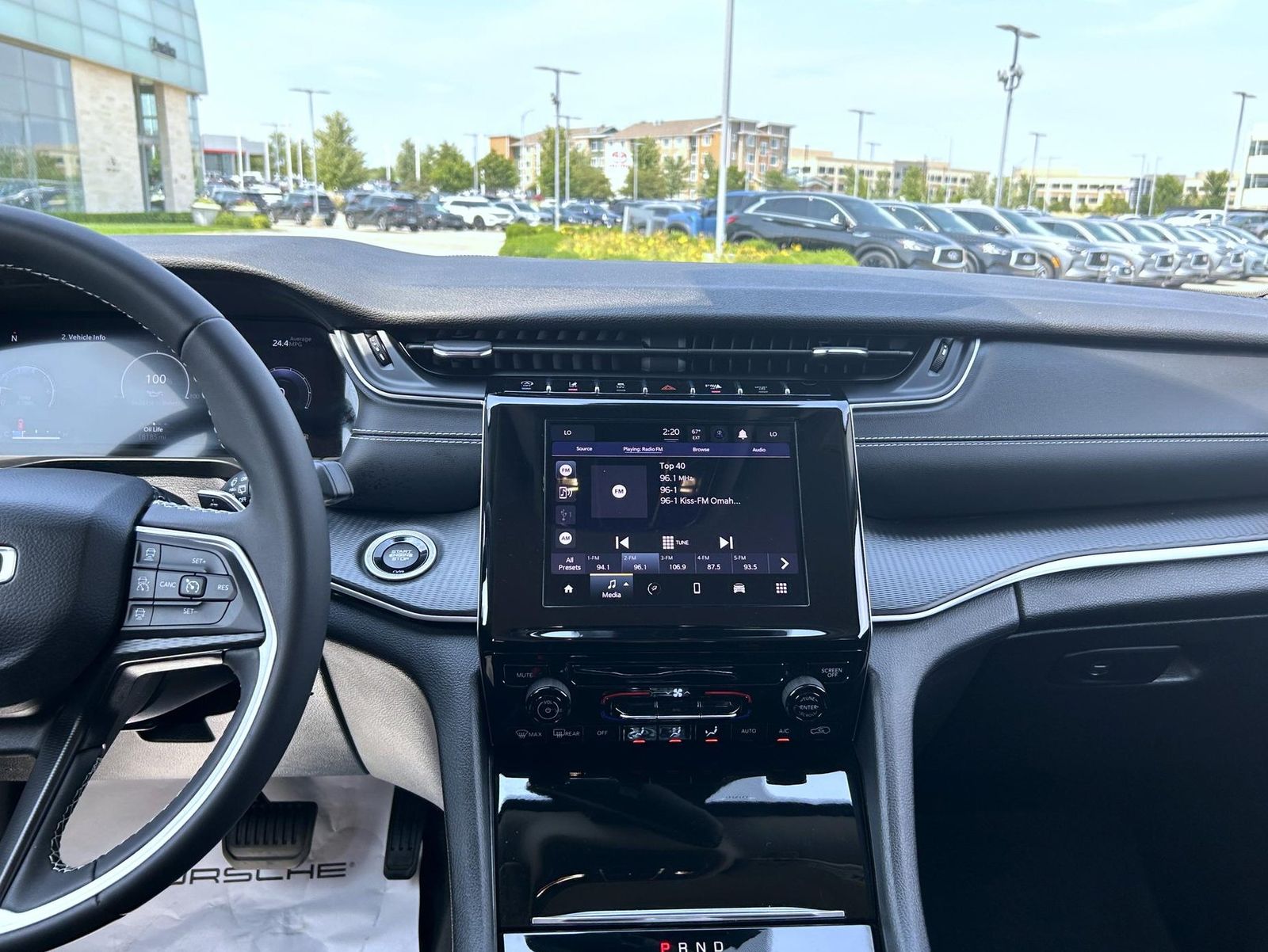 2023 Jeep Grand Cherokee Laredo photo 11