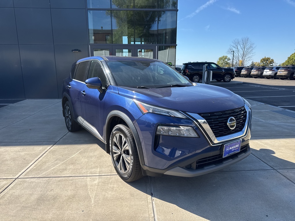 2021 Nissan Rogue SV photo 2