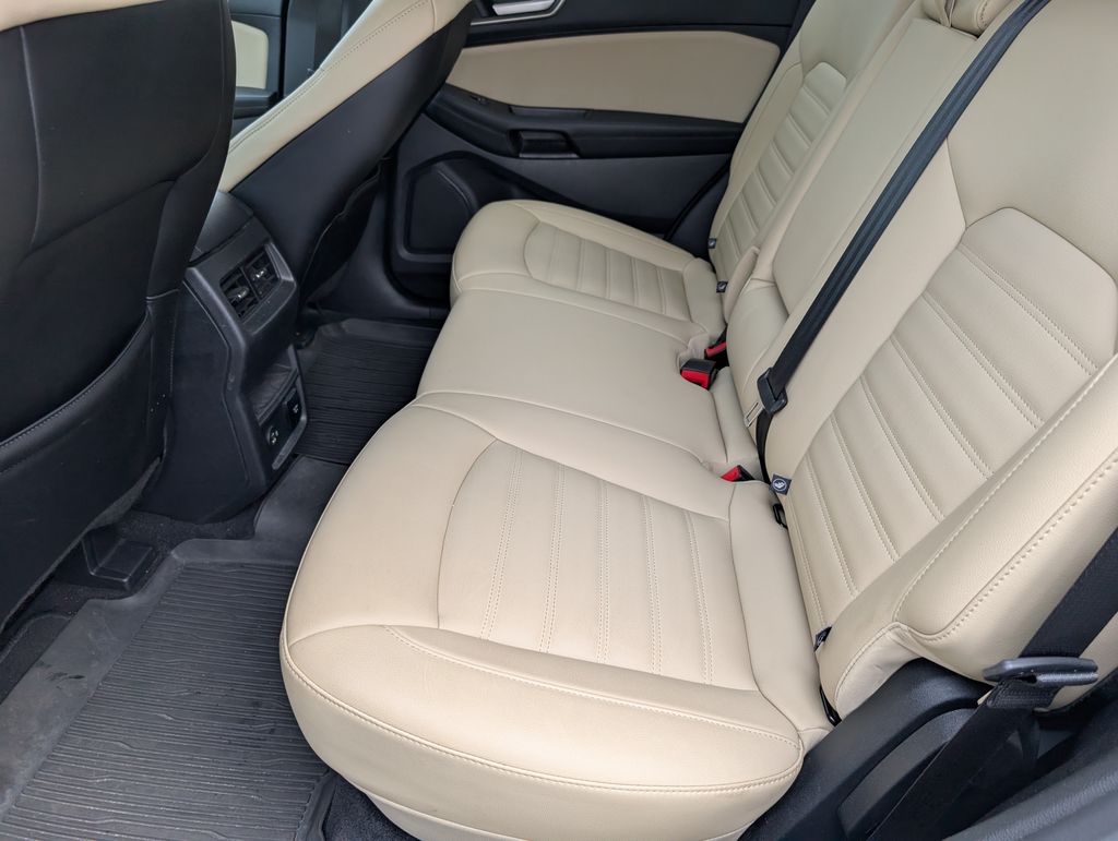 2021 Ford Edge SEL photo 8