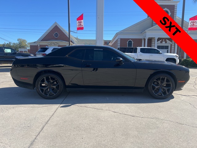 2016 Dodge Challenger SXT photo 4