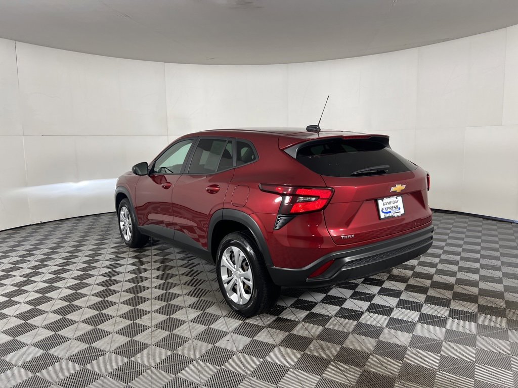 2024 Chevrolet Trax LS photo 3