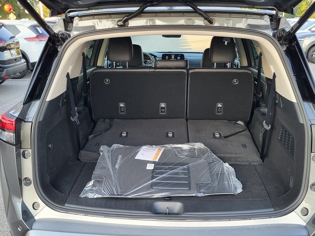 2025 Nissan Pathfinder SL photo 4