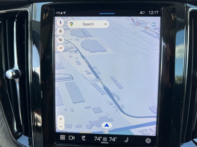 2022 Volvo XC60 Recharge Hybrid Inscription photo 8