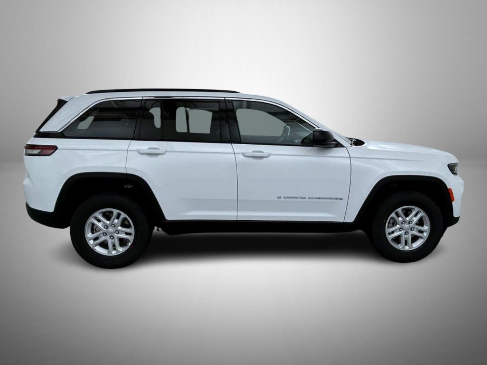 2025 Jeep Grand Cherokee Laredo photo 4