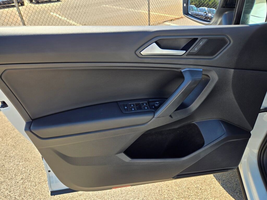 2021 Volkswagen Tiguan SE photo 18