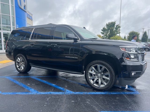 2020 Chevrolet Suburban LT photo 3