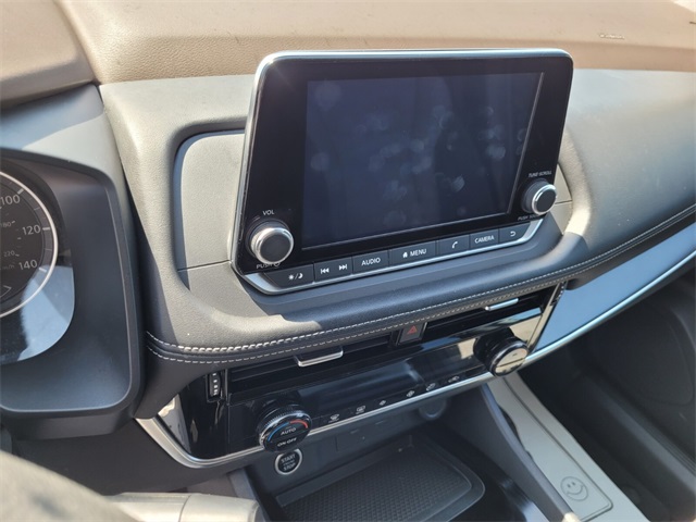 2022 Nissan Rogue SV photo 2