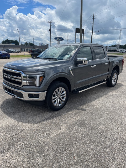 2025 Ford F-150 Lariat photo 2