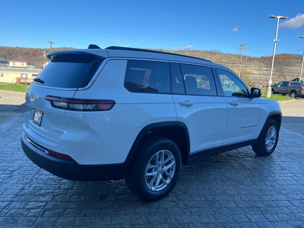 2025 Jeep Grand Cherokee Laredo Altitude photo 4