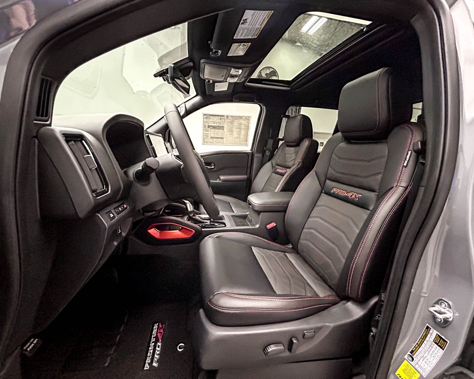 2025 Nissan Frontier Crew Cab PRO-4X photo 10