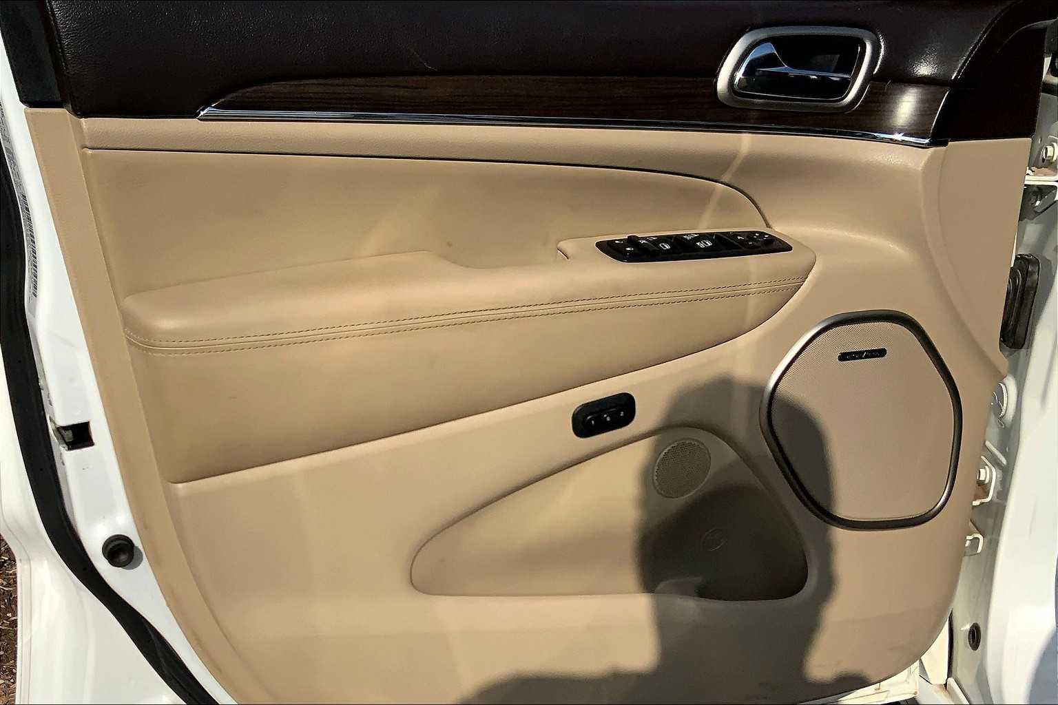 2015 Jeep Grand Cherokee Overland photo 17