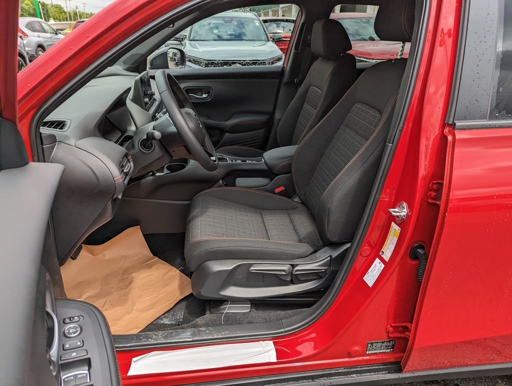 2025 Honda HR-V Sport photo 9