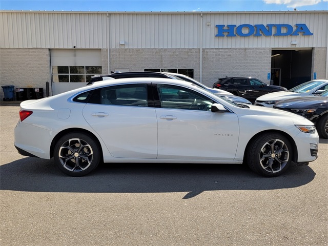 2023 Chevrolet Malibu 1LT photo 2