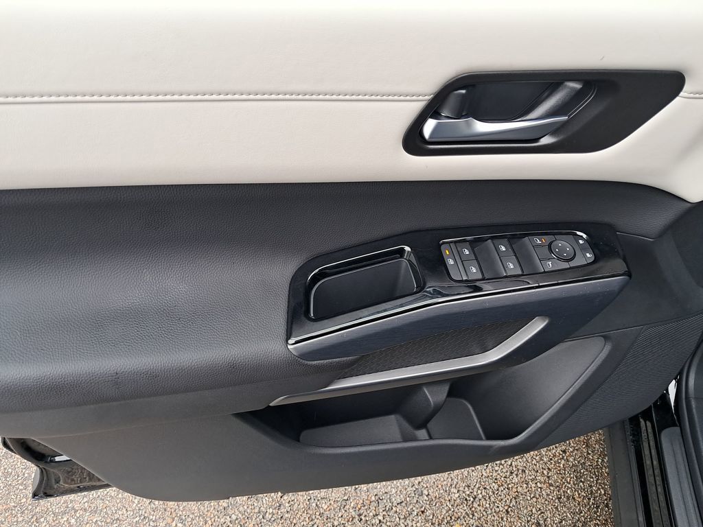 2025 Nissan Pathfinder SL photo 10