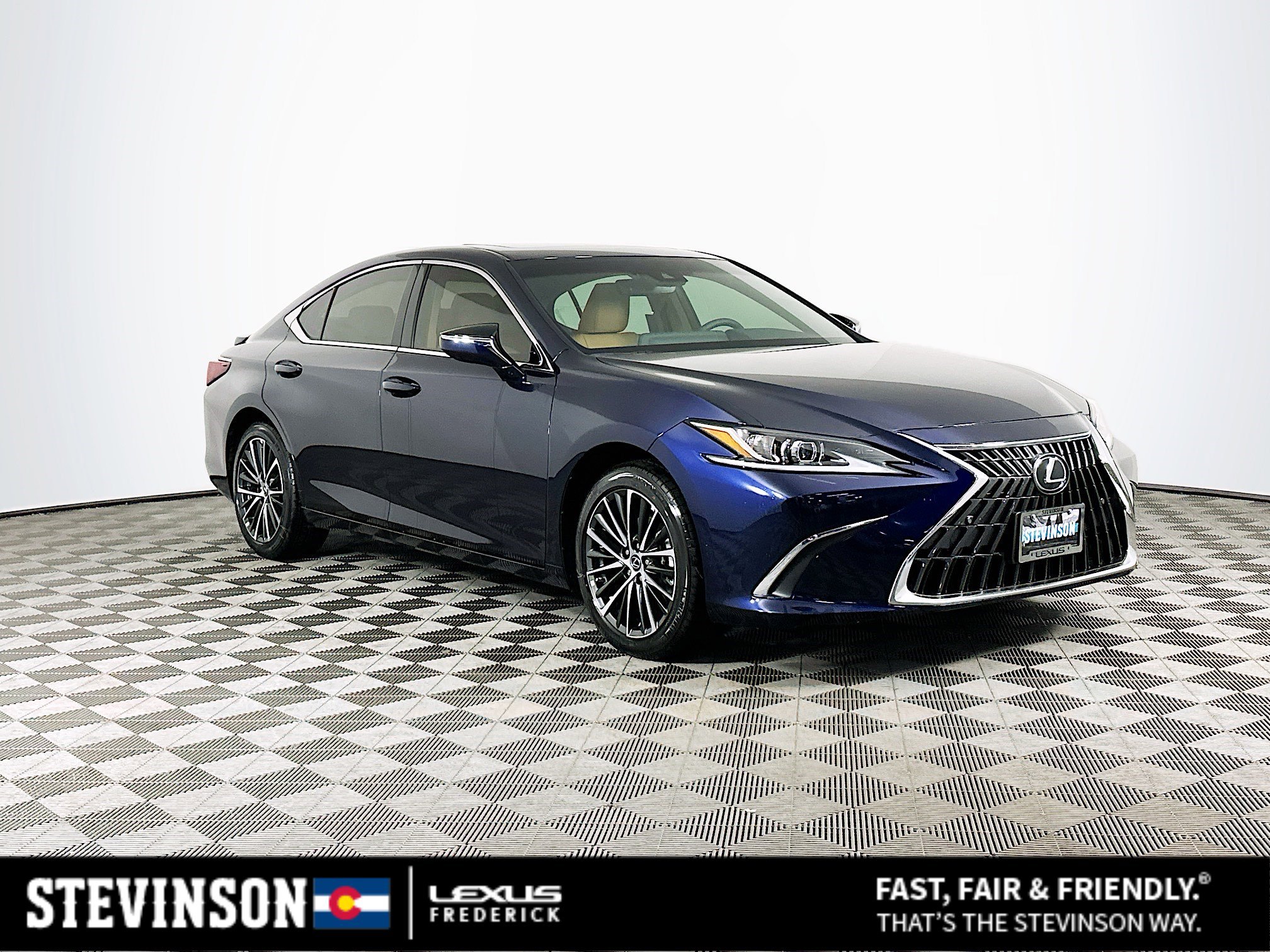 2025 Lexus ES Hybrid 300h's photo