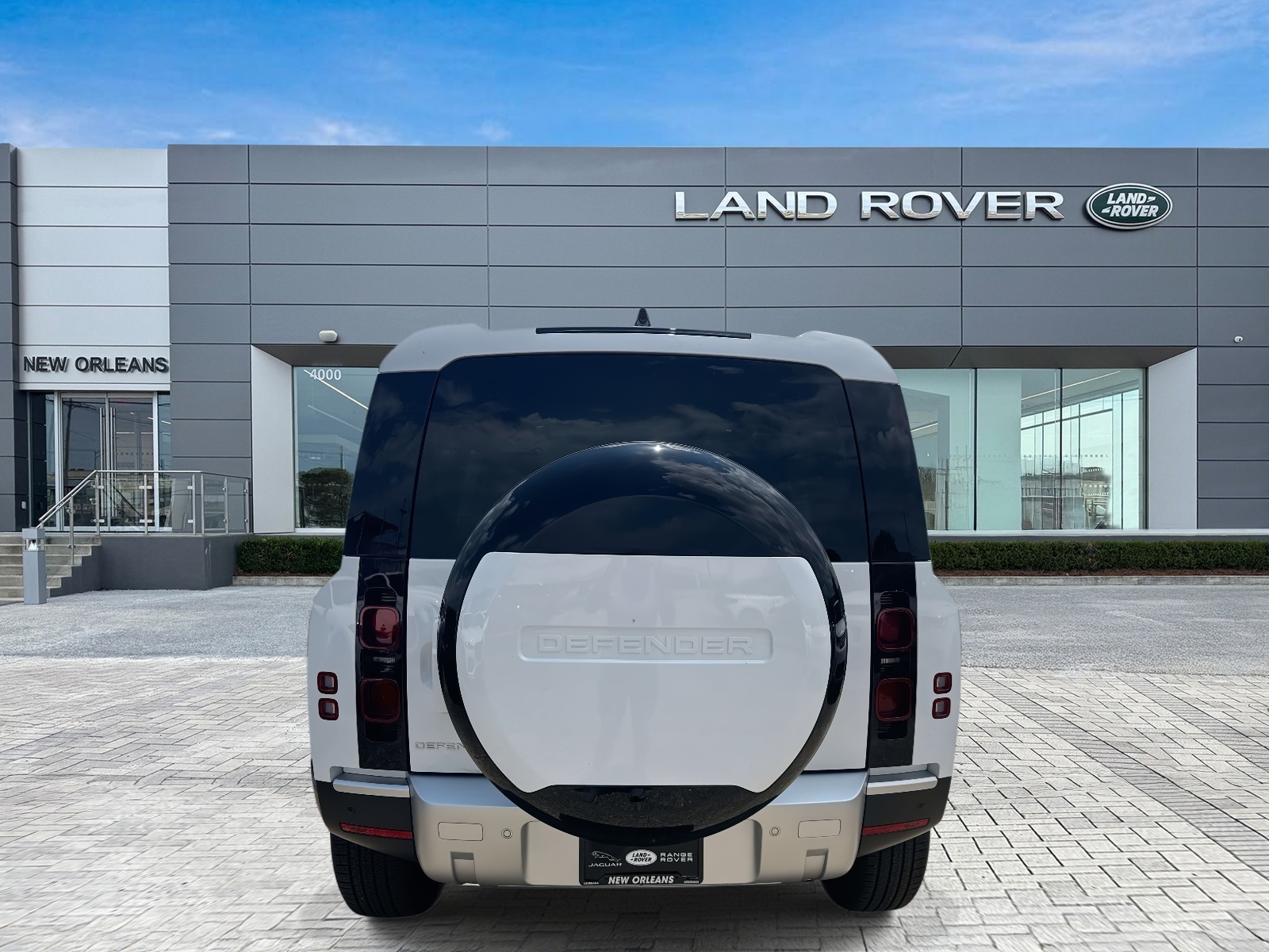 2025 Land Rover Defender 110 S photo 6