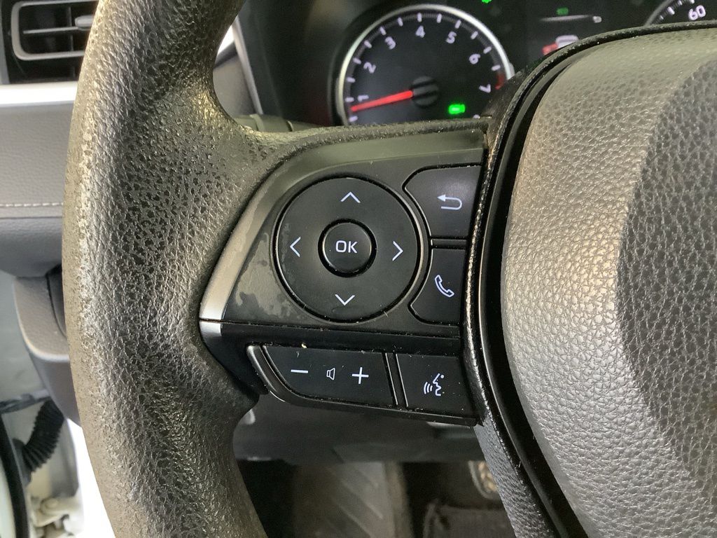 2020 Toyota RAV4 XLE photo 11