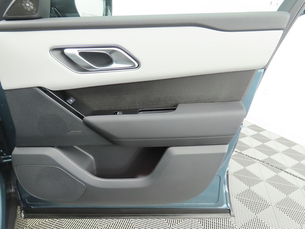2026 Land Rover Range Rover Velar S photo 23
