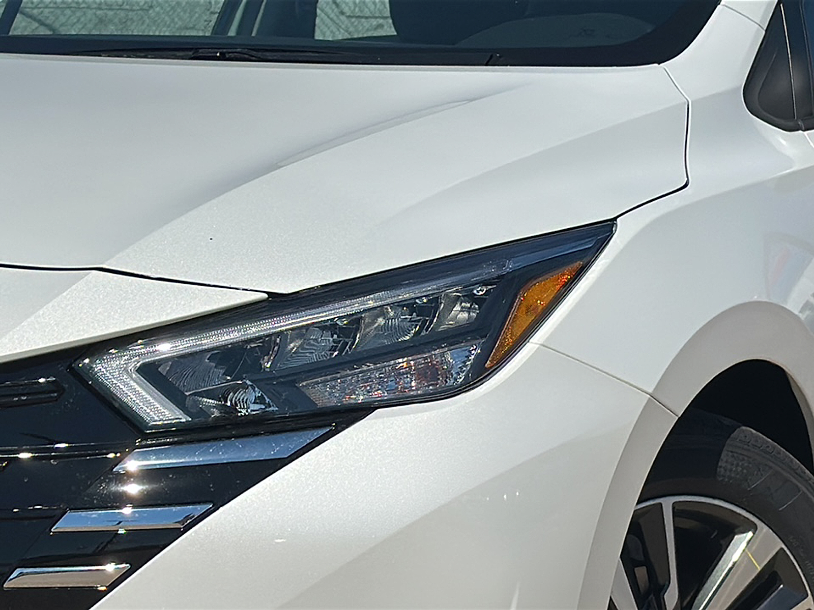 2025 Nissan Versa 1.6 SV photo 2