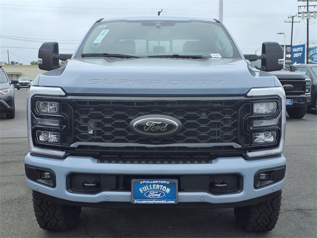 2025 Ford F-250 Lariat photo 2