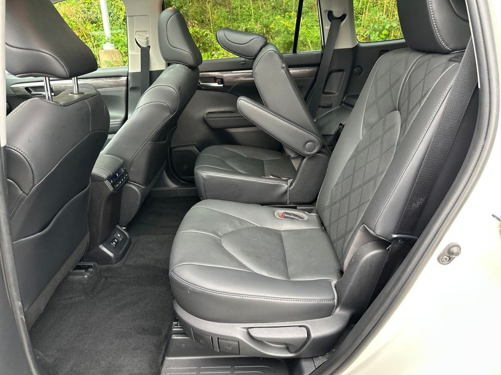 2020 Toyota Highlander Platinum photo 23