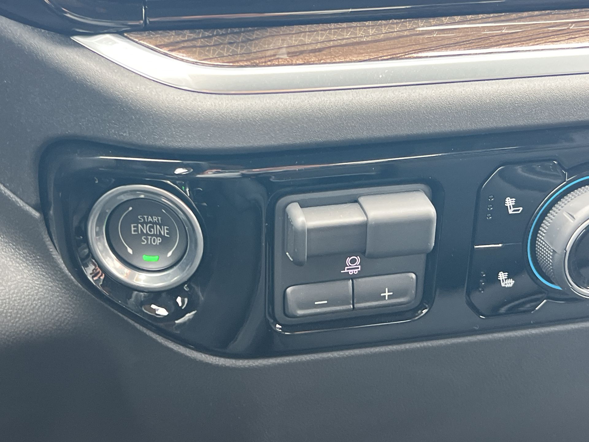 2025 Chevrolet Silverado 1500 RST photo 14