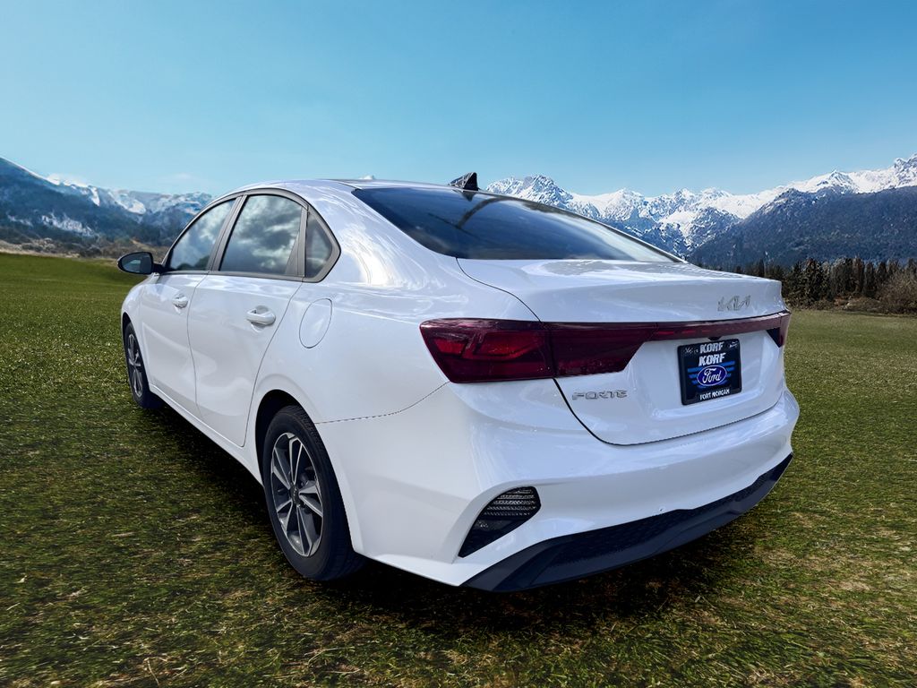 2023 Kia Forte LXS photo 3