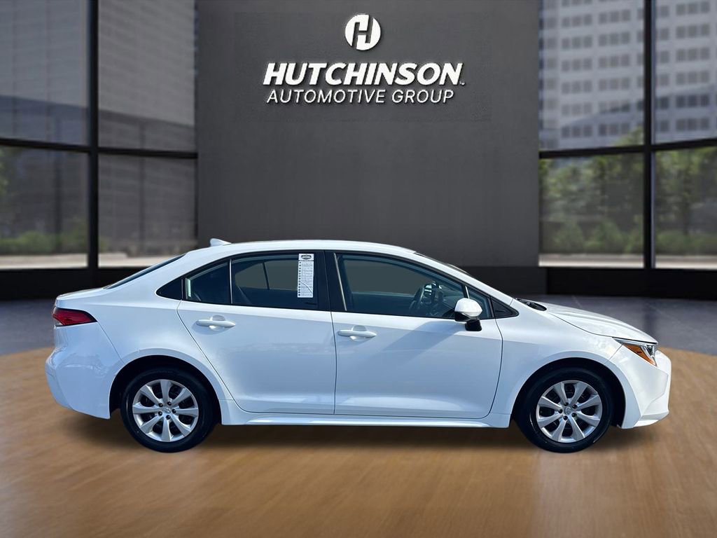 2025 Toyota Corolla LE photo 2