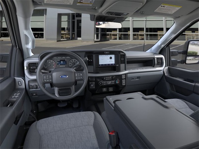 2025 Ford F-350 photo 9