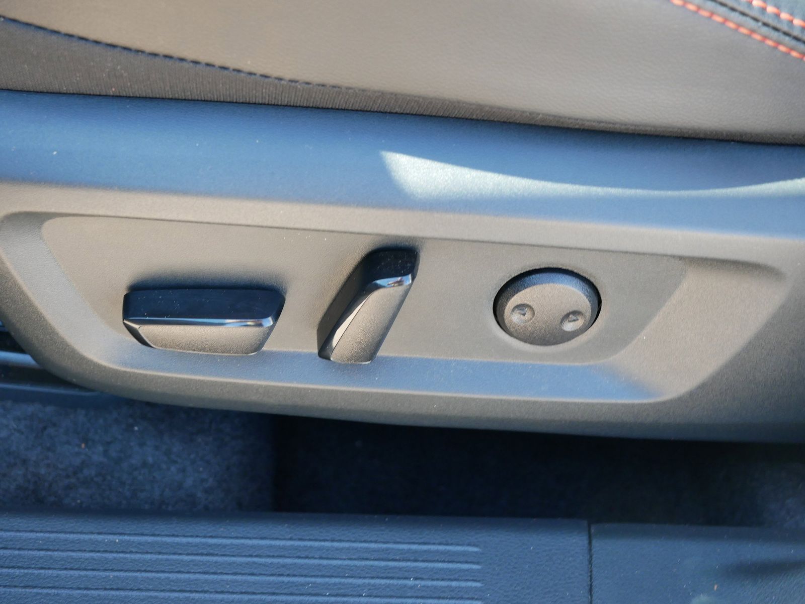 2025 Nissan Rogue SV photo 12