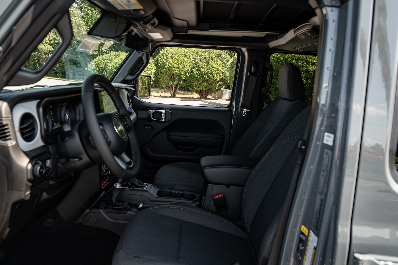 2025 Jeep Wrangler Willys photo 14