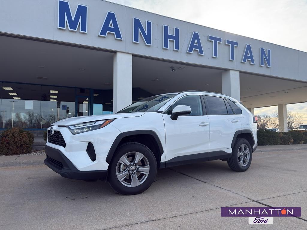 2024 Toyota RAV4 XLE's photo
