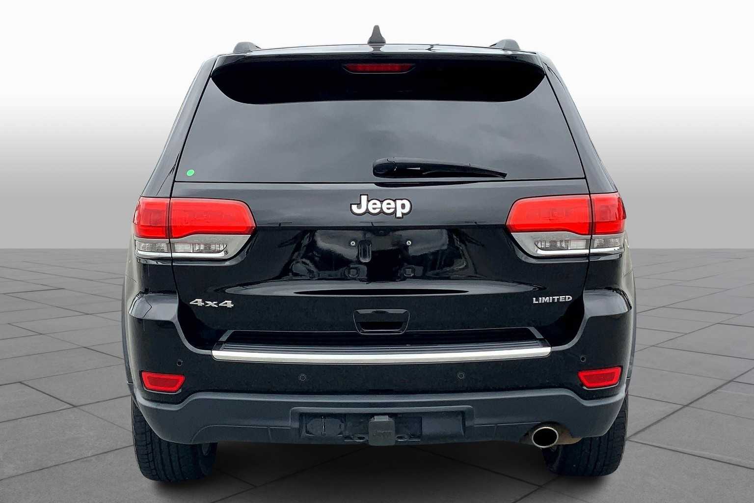 2017 Jeep Grand Cherokee Limited Sport photo 4