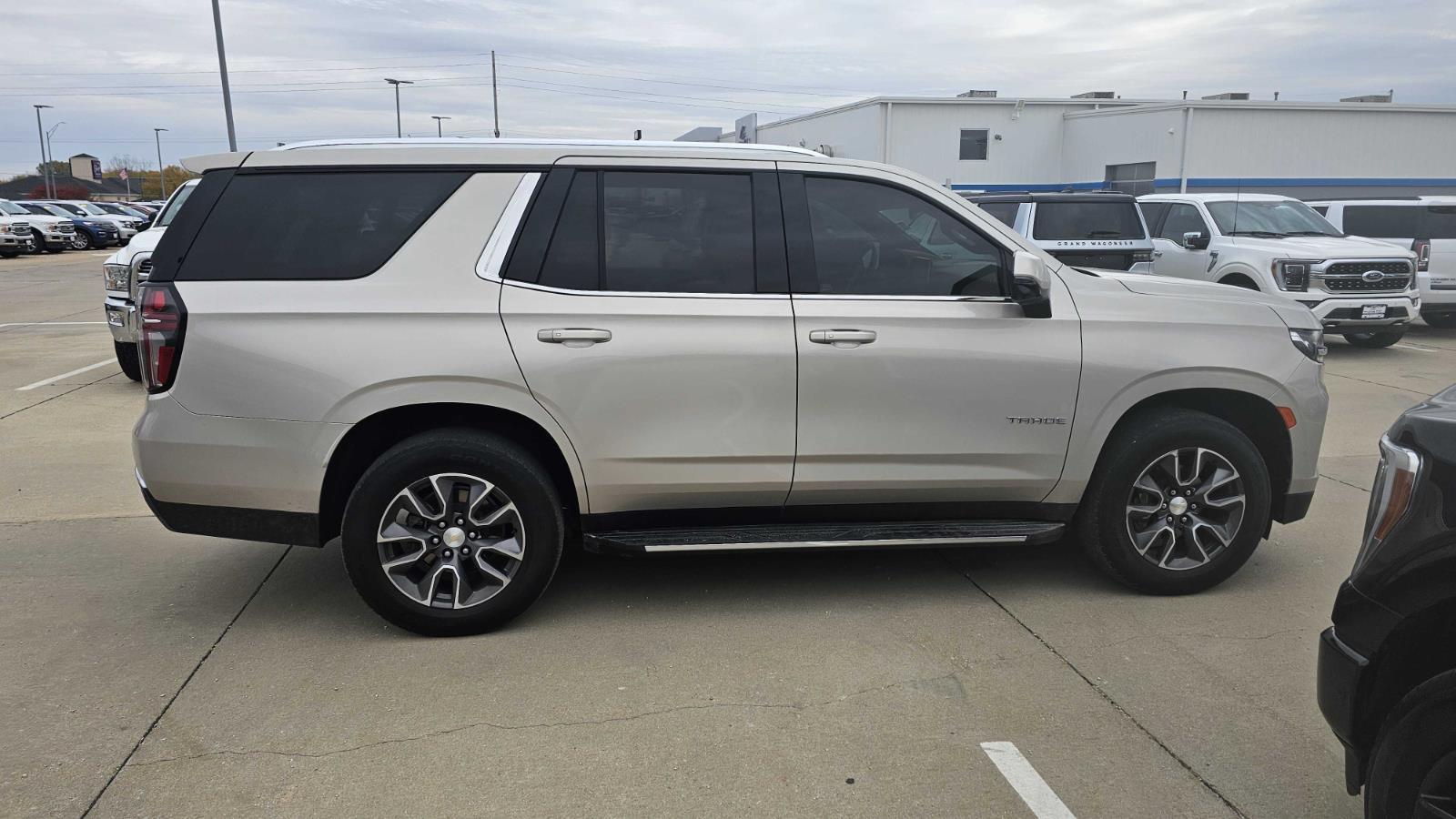 2022 Chevrolet Tahoe LT photo 2