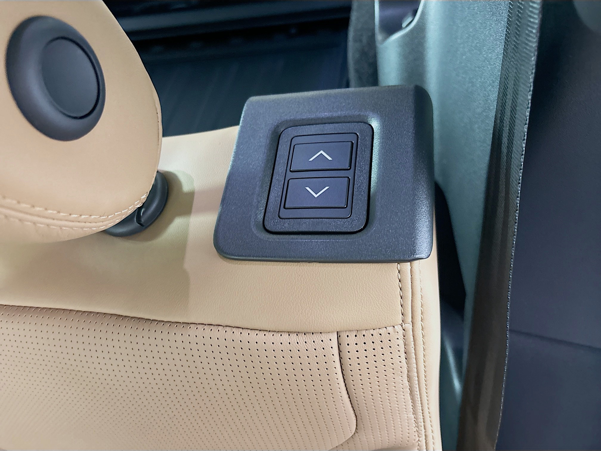 2025 Land Rover Discovery Metropolitan Edition photo 31