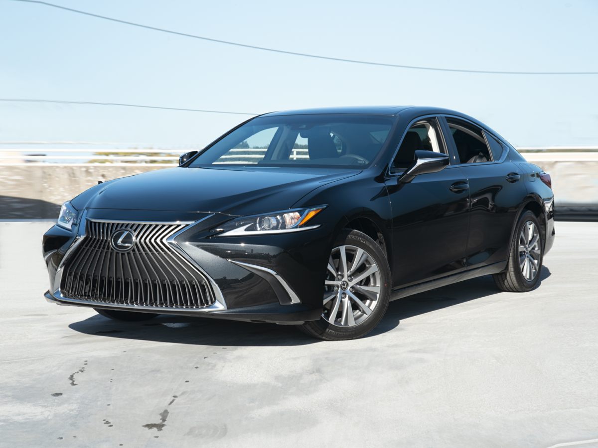 2021 Lexus ES 250's photo