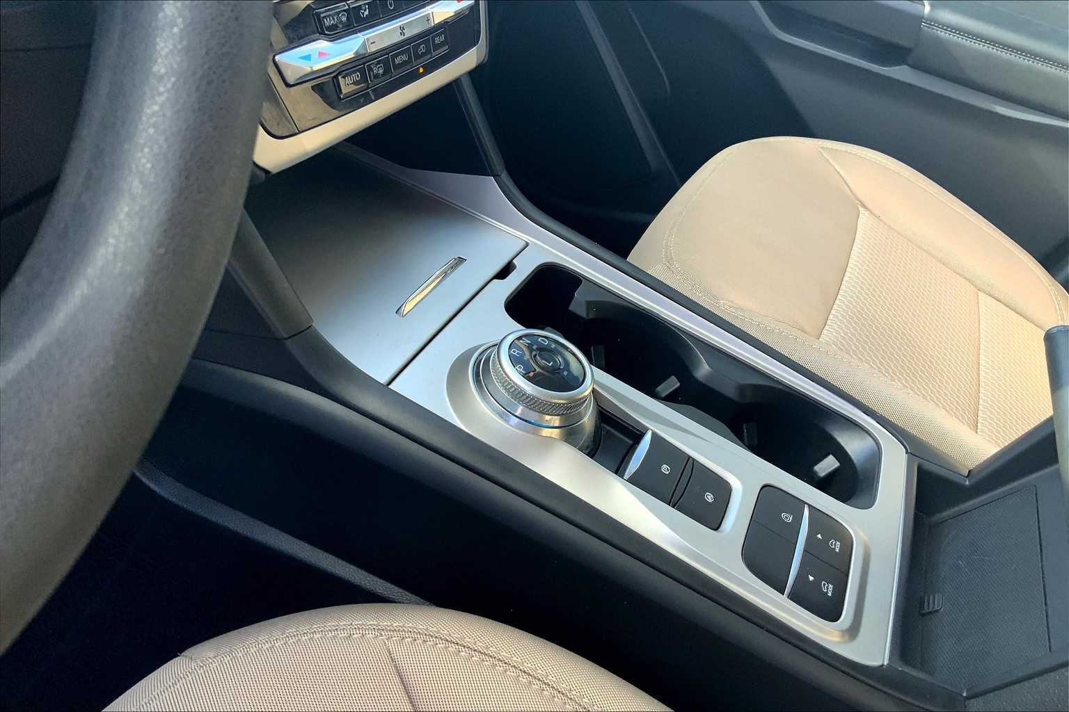 2022 Ford Explorer Base photo 11
