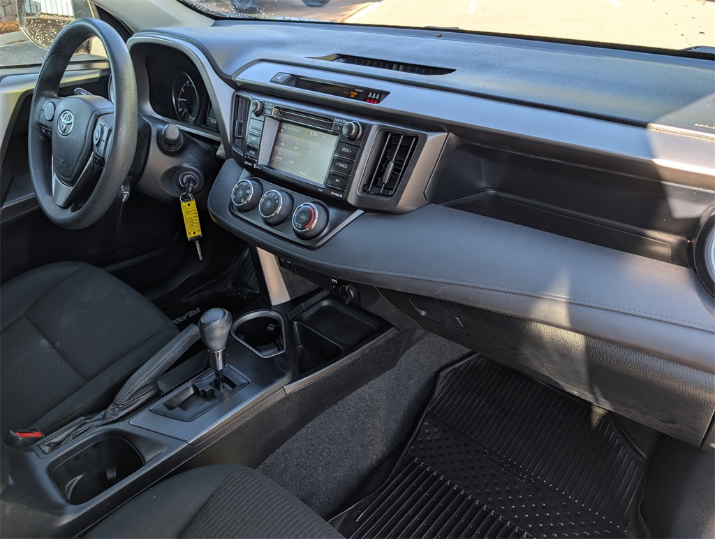 2017 Toyota RAV4 LE photo 21