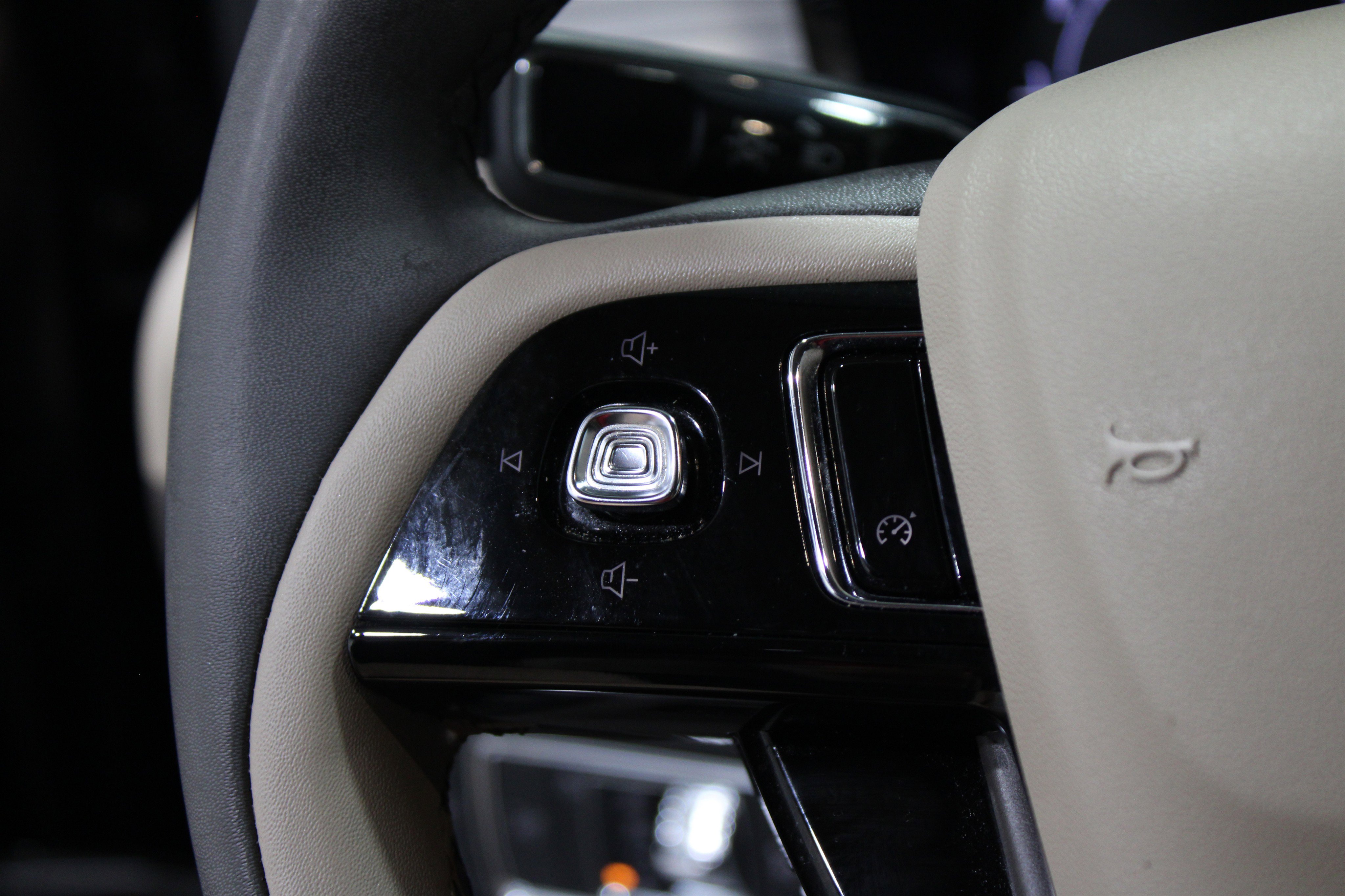 2022 Lincoln Corsair Standard photo 8