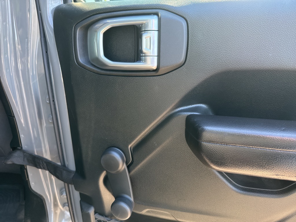 2021 Jeep Gladiator Sport photo 20