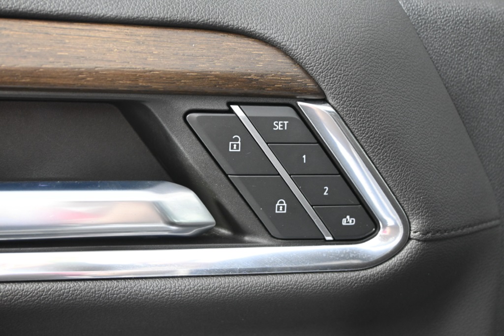 2023 Chevrolet Silverado 1500 High Country photo 17