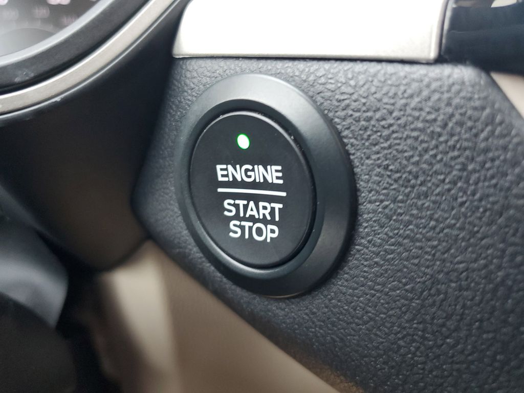 2020 Ford Escape SEL photo 22