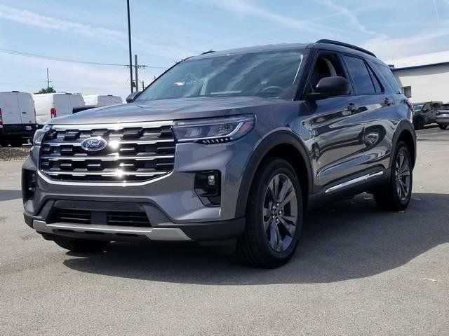 2025 Ford Explorer photo 8