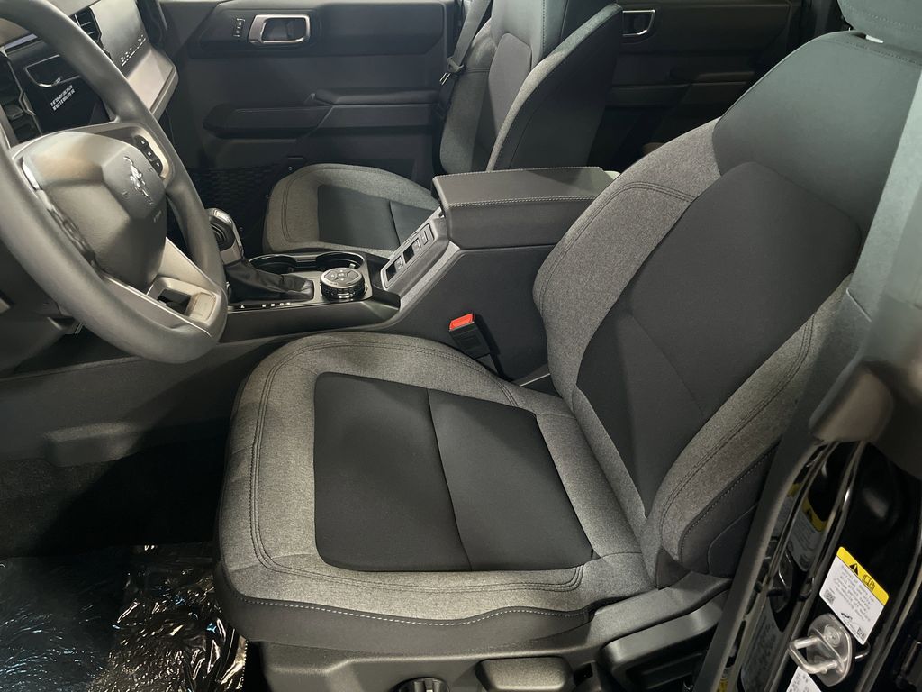 2025 Ford Bronco Base photo 2