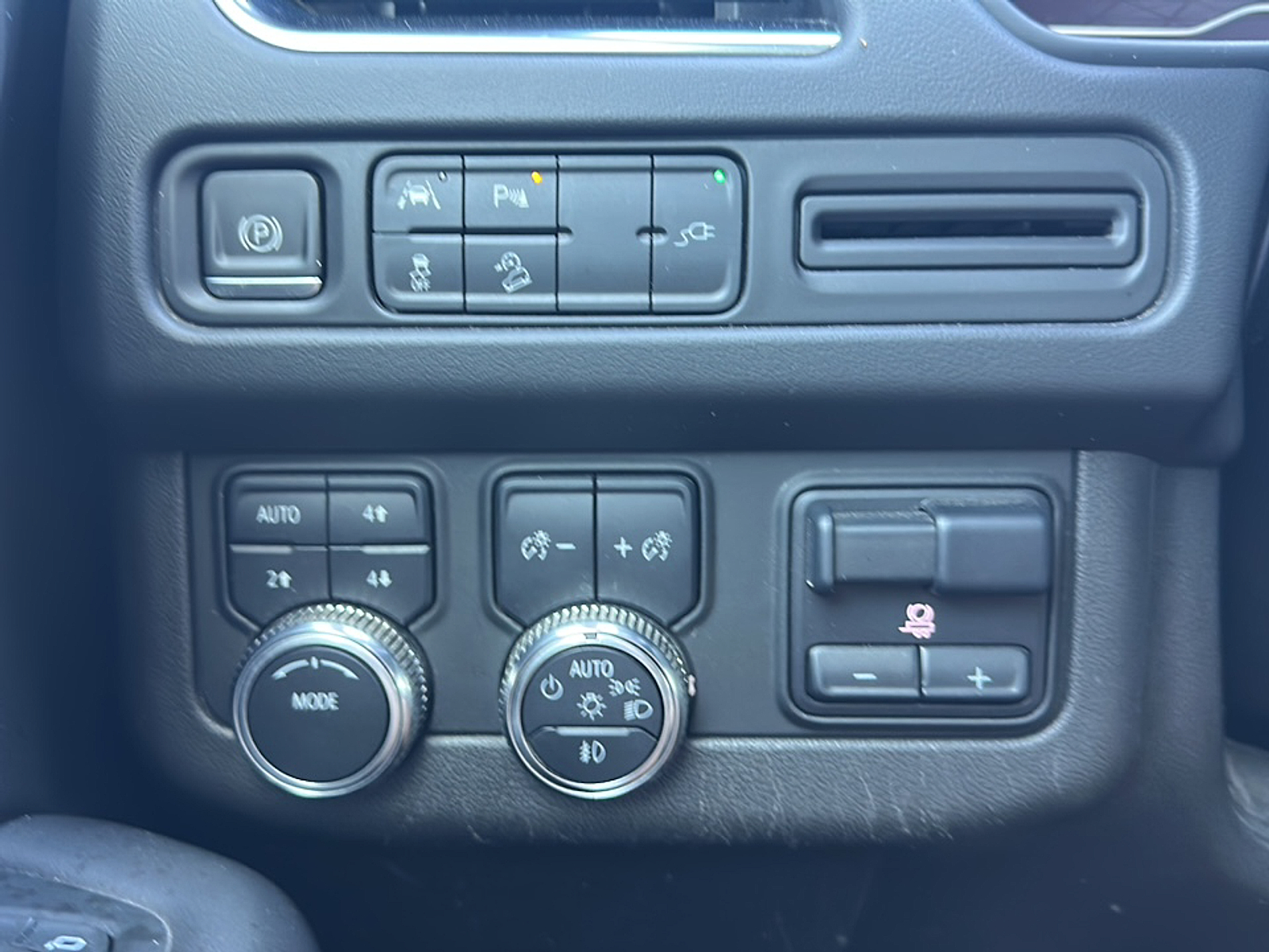 2022 Gmc Yukon AT4 photo 13